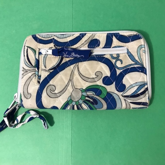 Vera Bradley Handbags - Lowest Price, Bundle Me! Vera Bradley wallet